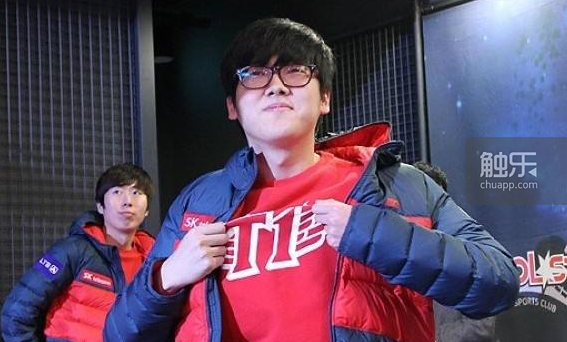 被击败但仍然光荣！ Jee 的狙击手成为了 Donk 的杀手， Donk 在关键回合中击杀了 Spirit ，赢得了第一张图