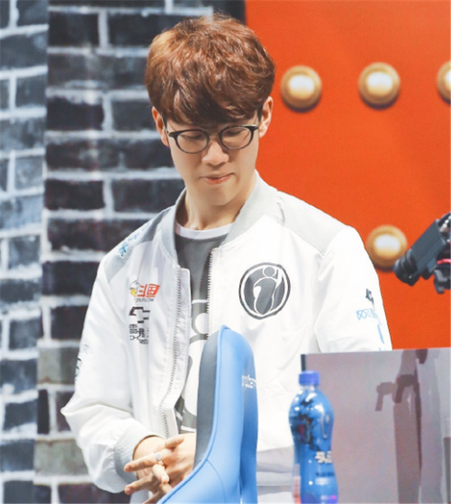 水晶哥看Tarzan赛后采访流利中文：他的中文这么好吗？